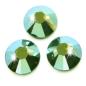 Preview: Swarovski® Hotfix Kristalle 2038 XILION, SS16 Iridescent Green (Strass-Steine, Glitzersteine zum Aufbügeln) - 50 Stück