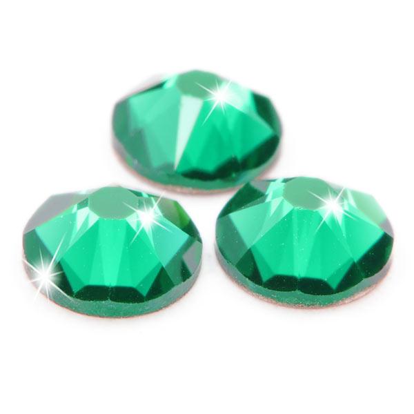 Swarovski® Kristalle 2088 XIRIUS, SS20 Emerald (Strass-Steine, Glitzersteine zum Aufkleben) - 25 Stück