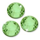 Swarovski® Hotfix Kristalle 2038 XILION, SS6 Peridot (Strass-Steine, Glitzersteine zum Aufbügeln) - 25 Stück